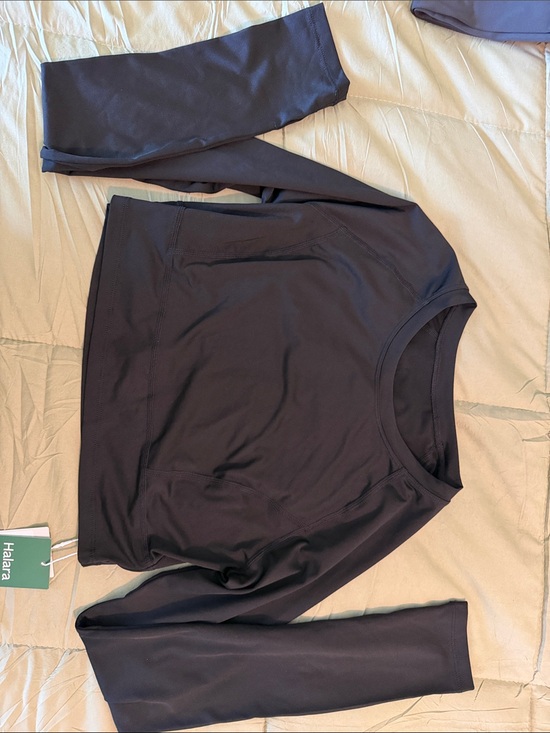 HALARA Tops - HALARA Black Crop Long Sleeve Active Top